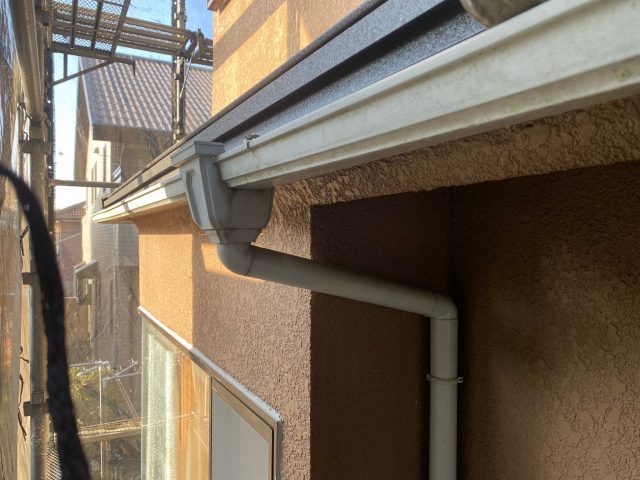 三木市の古い塩ビ製雨樋